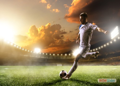 Fuballspieler beim Schuss
